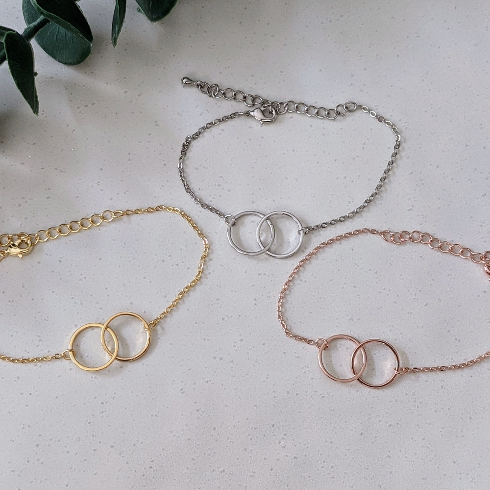 Interlocking Ring Bracelet - Picture 3 of 6